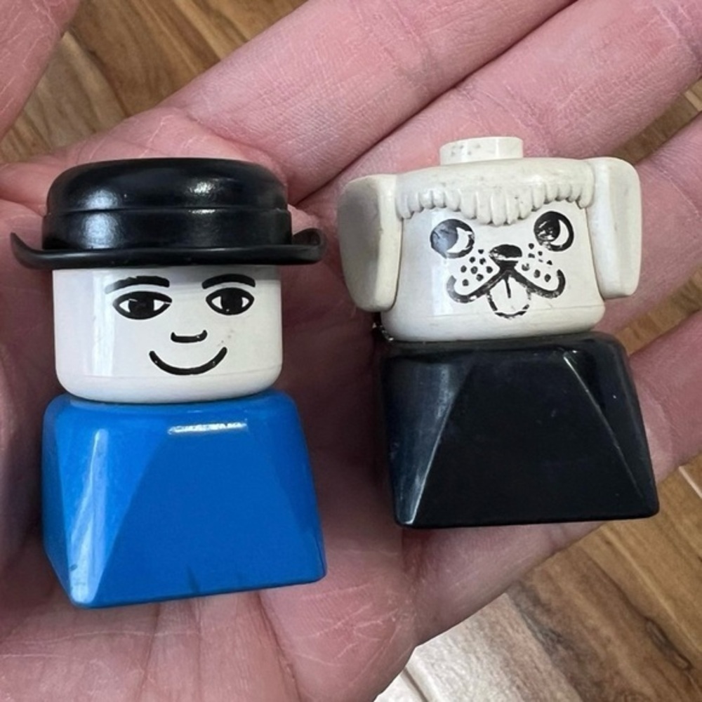 VTG 1977 LEGO DUPLO FIGURES Rare White Black Dog Man‎ with Hat Vintage People